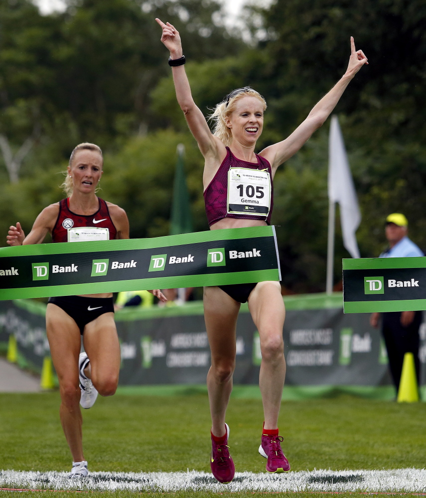 Gemma Steel edges Shalane Flanagan for the top finisher in the women’s division at the 17th annual TD Beach to Beacon 10K on Saturday.