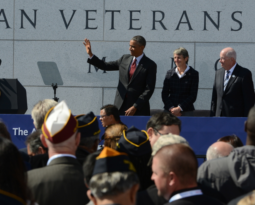 President Obama stands with Secretary of the Interior Sally Jewell, second from left, and Vietnam war veteran and Disabled American Veterans’ Life Memorial Foundation co-founder and President Art Wilson at Sunday’s dedication.