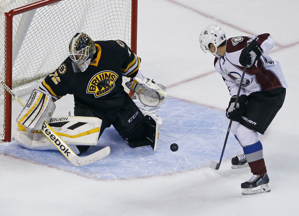 Colorado Avalanche’s Daniel Briere, right, moves toward a rebound off of Boston Bruins goalie Niklas Svedberg (72), of Sweden, which he shoots in for the winning goal with seconds left in the third period of an NHL hockey game in Boston,