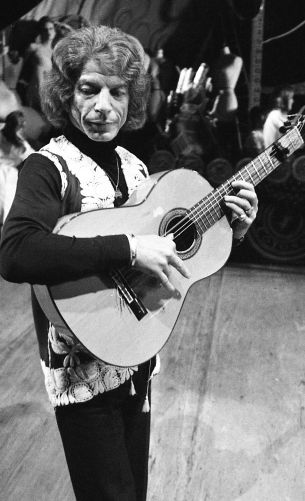 Manitas de Plata performs in 1973. He broke boundaries for Gypsy musicians and sold 93 million records.