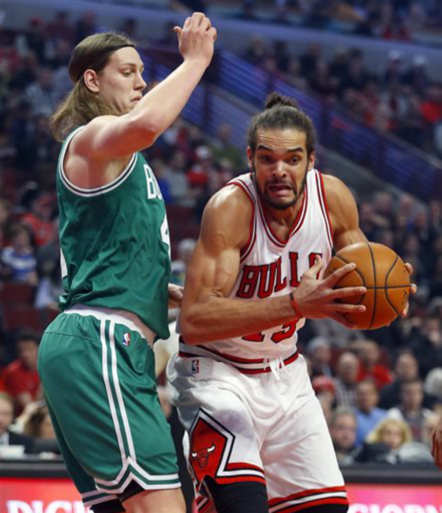 Boston Celtics center Kelly Olynyk, left, guards Chicago Bulls center Joakim Noah Saturday.