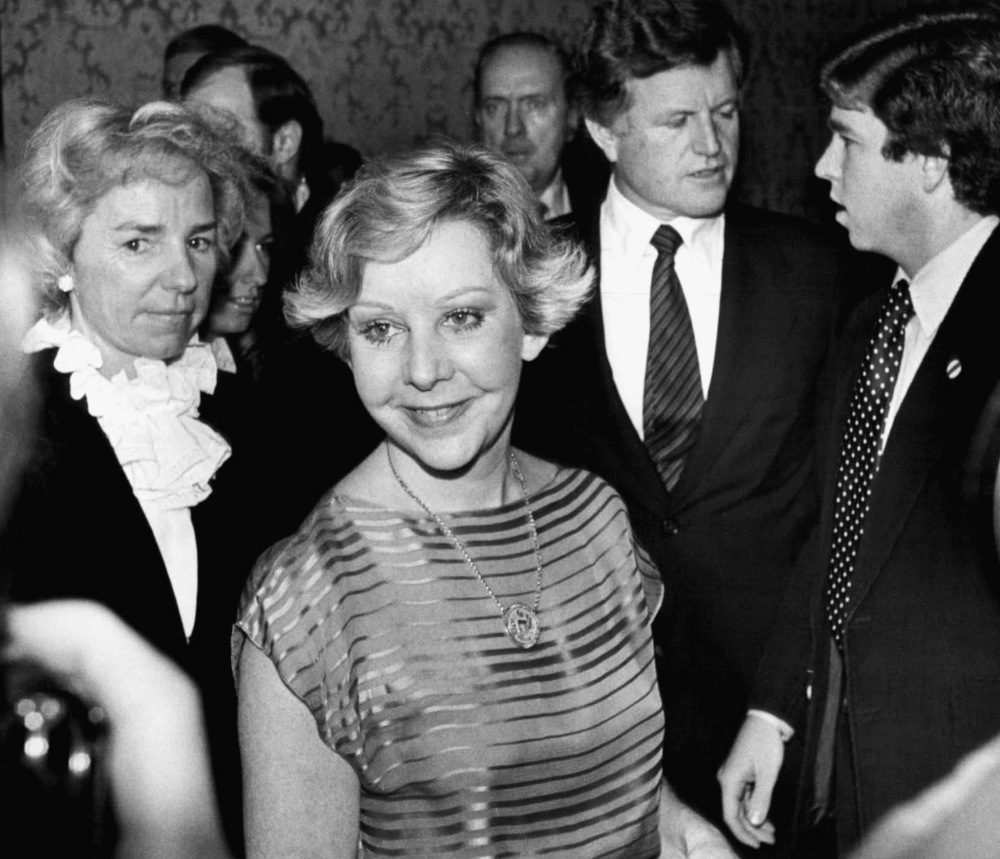 Chicago Mayor Jane Byrne attends a dinner in Chicago for Sen. Edward M. Kennedy, right, in 1979. At left is Ethel Kennedy, the widow of Sen. Robert F. Kennedy.