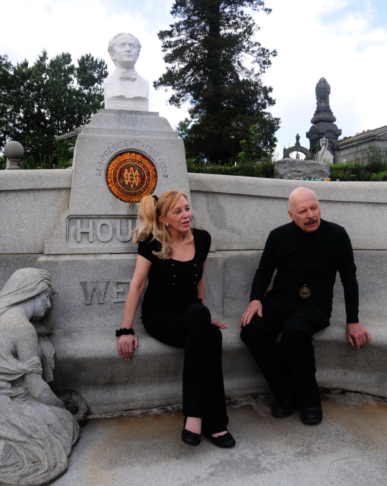 Dorothy Dietrich and Dick Brookz are leading the effort to fix Harry Houdini’s gravesite.