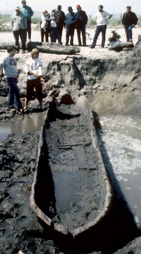 A canoe is excavated from a beach in Biddeford Pool in 1986. A historical archaeologist says that the vessel’s design bridges the gap between the styles of Native Americans and the early settlers.