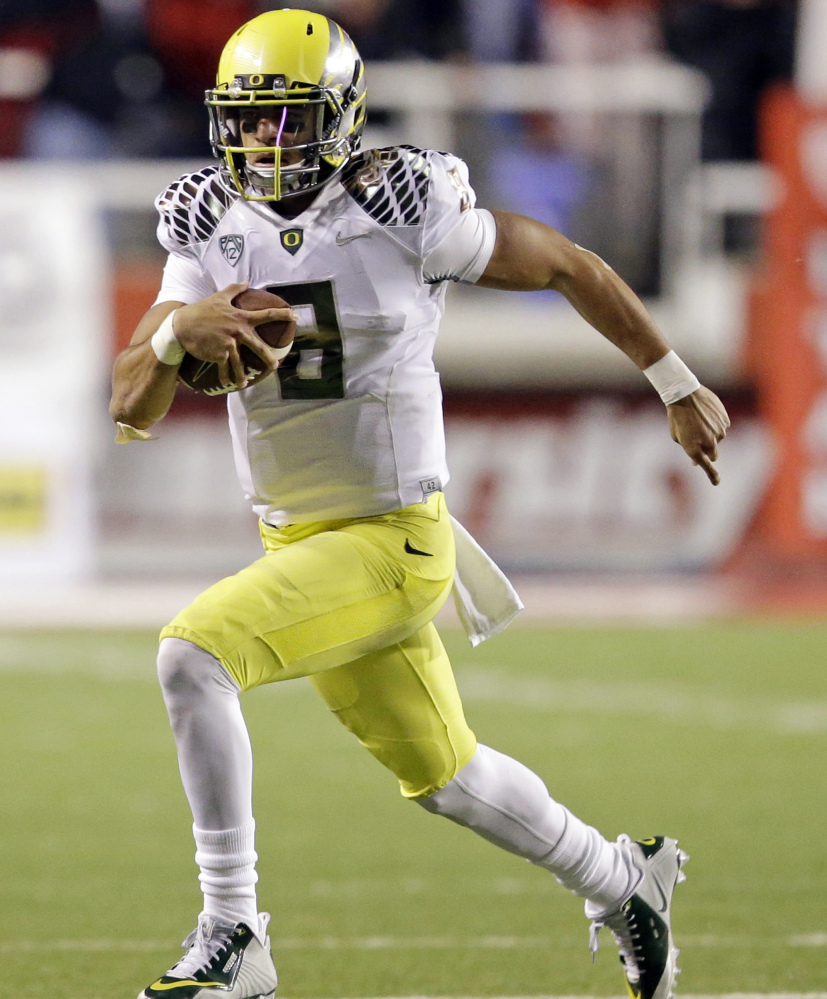 Oregon quarterback Marcus Mariota, this season’s Heisman Trophy winner, led his Ducks to the Rose Bowl, where they will play 2013 winner Jameis Winston and Florida State in the first college football playoff game. It will be the third postseason meeting of Heisman recipients.