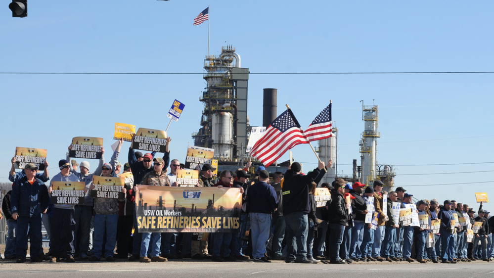 Representatives from the United Steel Workers Union (USW) hold a rally at the entrance to the Marathon refinery in Catlettsburg, Ky., on Saturday. About 3,800 steelworkers began a strike Feb. 1 at refineries from California to Kentucky, saying that negotiations with Shell Oil Co. had broken down. Shell is negotiating the national contract for other oil companies.
