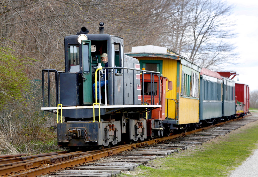 The Maine Narrow Gauge Railroad will stay in Portland through early 2017, then move to Gray.