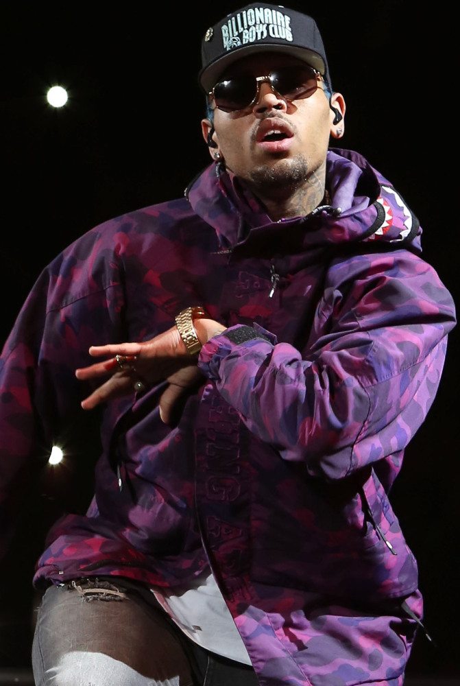 In a tweet Tuesday, Chris Brown says he must cancel his concerts in Montreal and in Toronto.