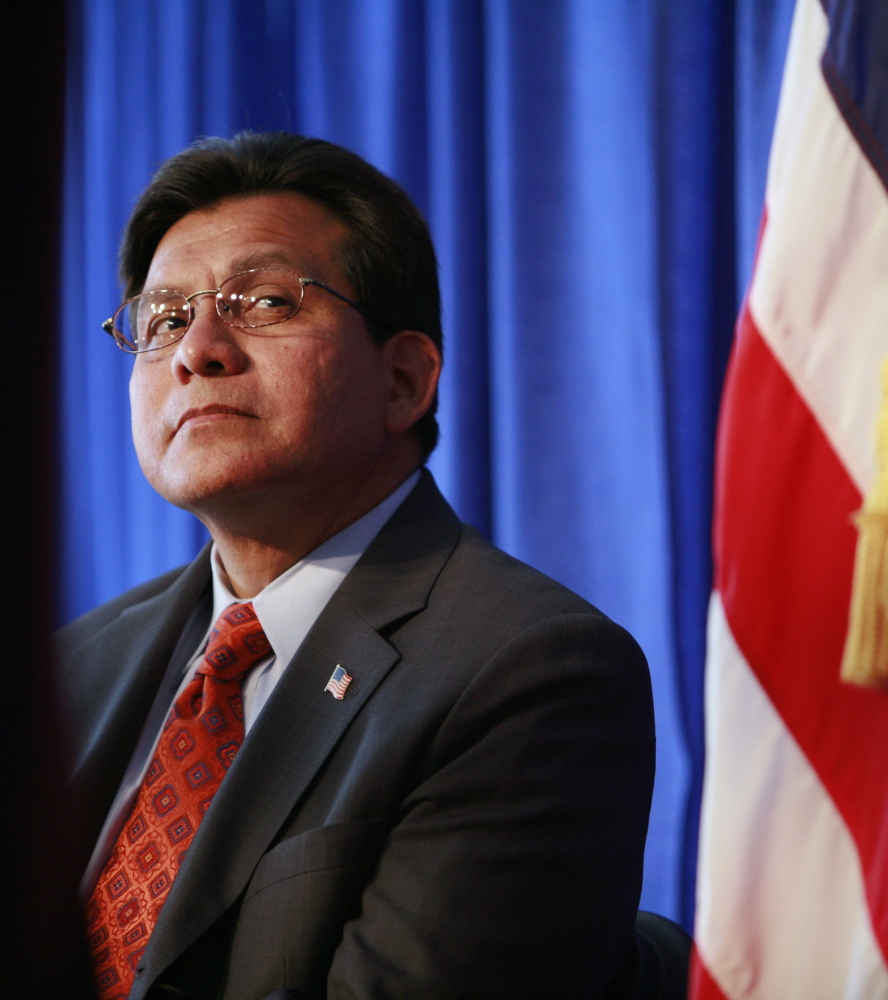 Former Attorney General Alberto Gonzales downplayed a George W. Bush administration dispute about warrantless spying.