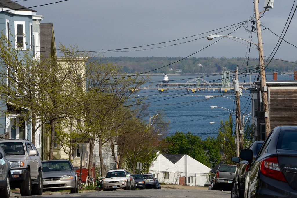 The view of Portland Harbor and Spring Point Light from Kellogg Street in Portland. A group of Portland residents is pushing for an ordinance to protect the views from upper Fore Street and establish a Scenic Viewpoint Task Force.
John Patriquin/Staff Photographer