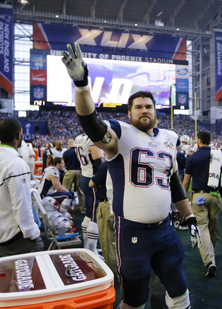 New England Patriots guard Dan Connolly (63) gestures to fans before the NFL Super Bowl XLIX football game  against the Seattle Seahawks Sunday, Feb. 1, 2015, in Glendale, Ariz. (AP Photo/Mark Humphrey)