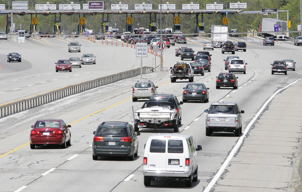 A new toll plaza would be designed to allow motorists to pay cash at booths or to pay electronically by using highway-speed center lanes. Press Herald File Photo/Jill Brady