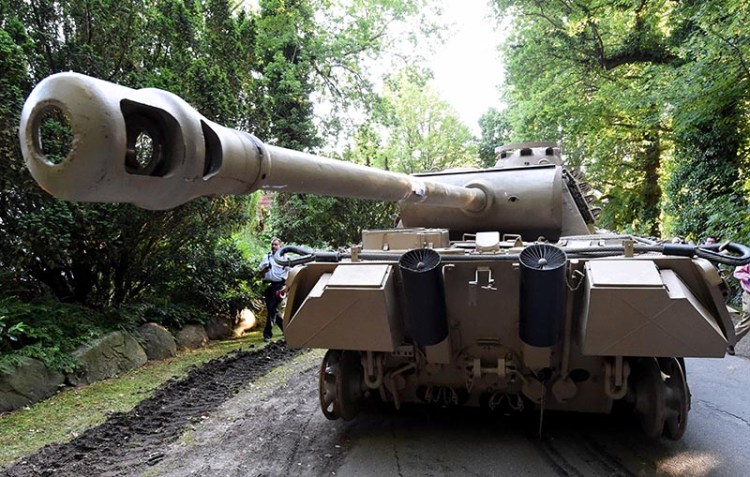 A  Nazi-era Panther tank  is prepared  for transportation from a residential property in northern Germany after authorities seized a cache of weapons from a collector's storage facility.