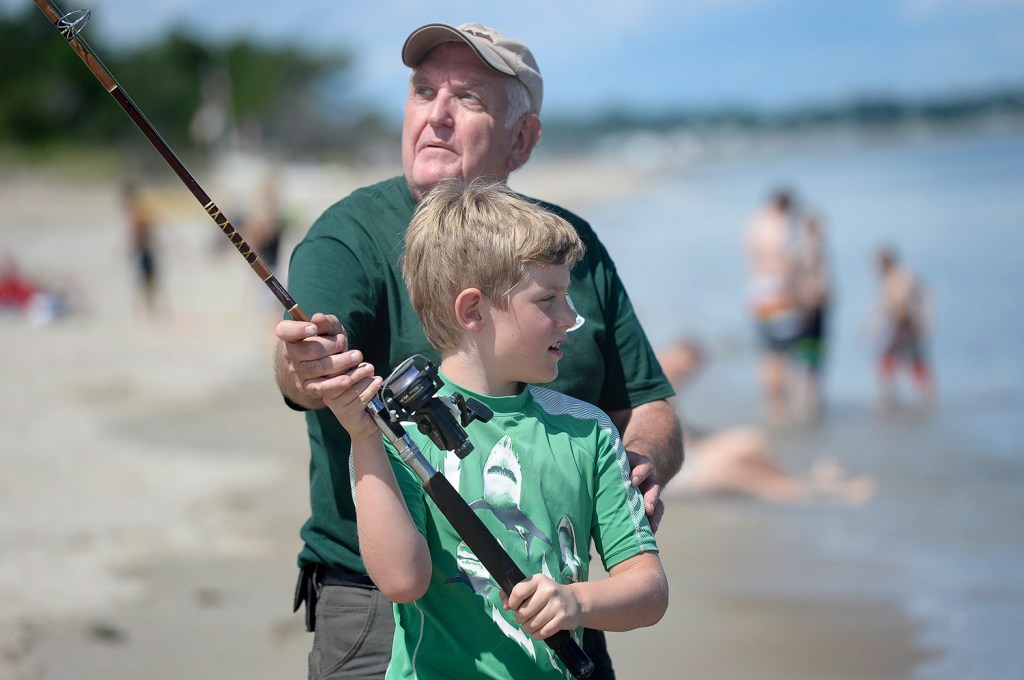 Surf-casting ranger shows 'em how at Maine's beaches