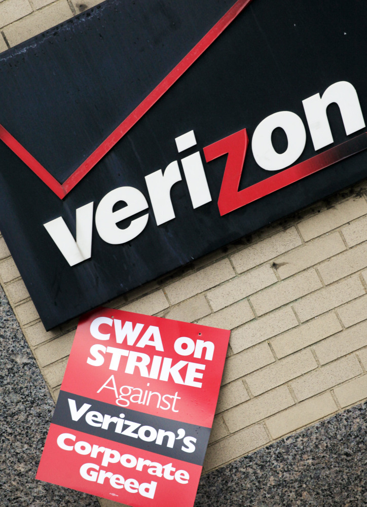 Verizon and unions representing workers in nine states said employees will work without a contract as more negotiations are scheduled.