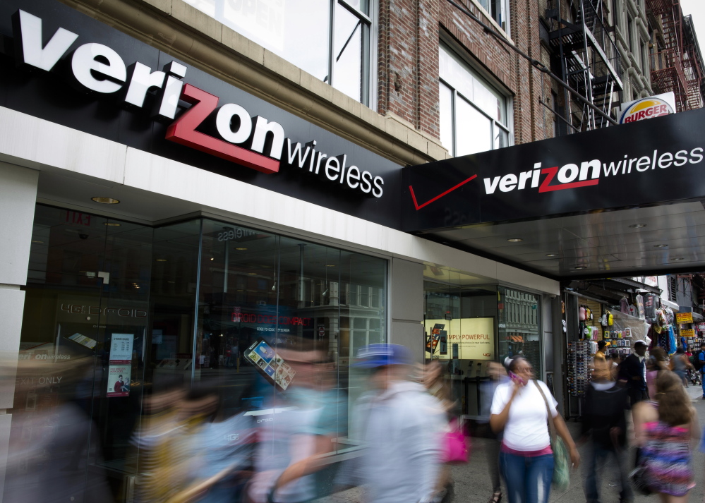 Under Verizon’s new system, people buy phones outright, or pay the full retail price in monthly, interest-free installments.