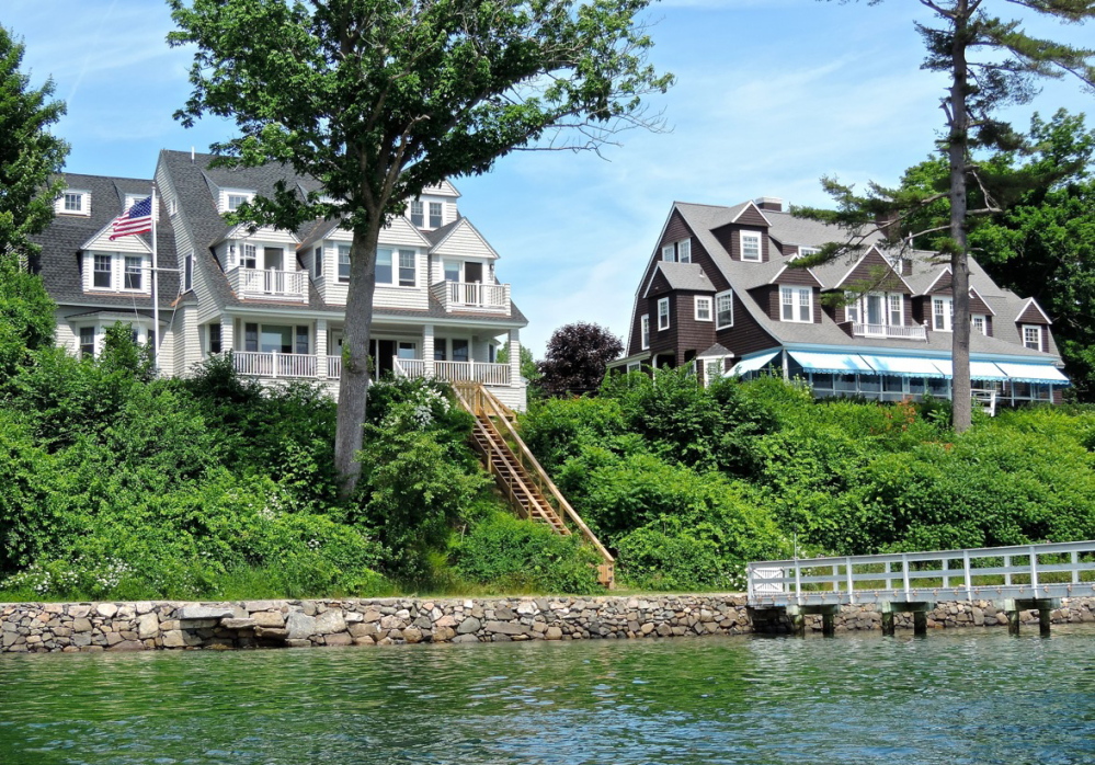 A paddle up York River has many views, including mansions, lobster boats, birds and convoluted estuaries.