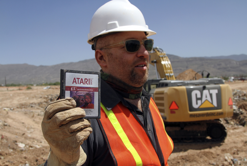 Zak Penn, director of the film “Atari: Game Over,” shows the box of a decades-old Atari “E.T. The Extraterrestrial” game found in a dumpsite in Alamogordo, N.M., in 2014.