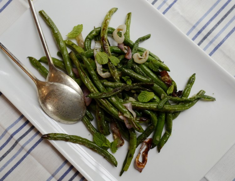 Roasted Green Beans with Garlic and Ginger Juice