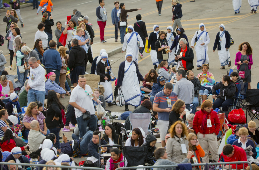 People begin to arrive at the Benjamin Franklin Parkway to attend Sunday’s Papal Mass in Philadelphia. Pope Francis is in Philadelphia for the last leg of his six-day visit to the United States.