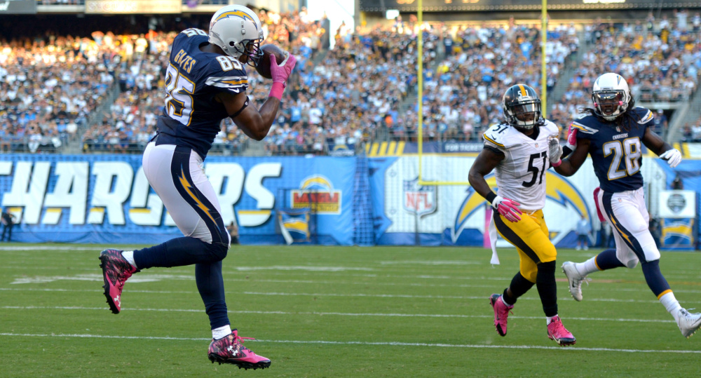 San Diego tight end Antonio Gates, left, catches a 6-yard touchdown pass in the first quarter against Pittsburgh on Monday in San Diego. The Steelers won, 24-20.