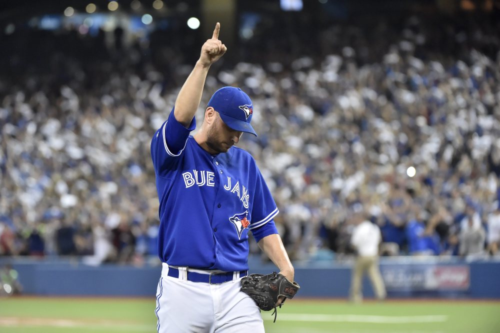 Blue Jays’ starter Marco Estrada acknowledges the crowd while leaving Wednesday’s game in the eighth inning. Estrada helped to keep Toronto’s season alive, holding the Royals to one run on three hits while the Blue Jays’ offense built a big lead.