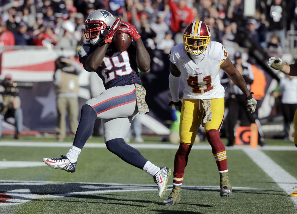 Patriots running back LeGarrette Blount crosses the goal for a first-half touchdown in front of Washington cornerback Will Blackmon on Sunday in Foxborough.
