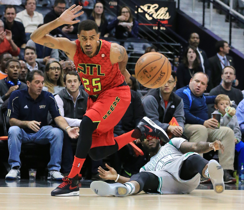 Atlanta’s Thabo Sefolosha steals the ball from Boston’s Jae Crowder in the first half. The Hawks blew past the visiting Celtics for a 24-point win.