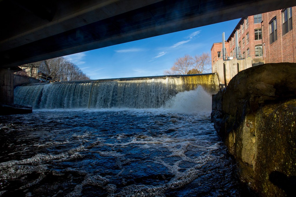 Water flows over the Kesslen Dam in downtown Kennebunk. Removing the Kesslen Dam and two others would allow the lower nine miles of the Mousam River to flow freely.
Gabe Souza/Staff Photographer