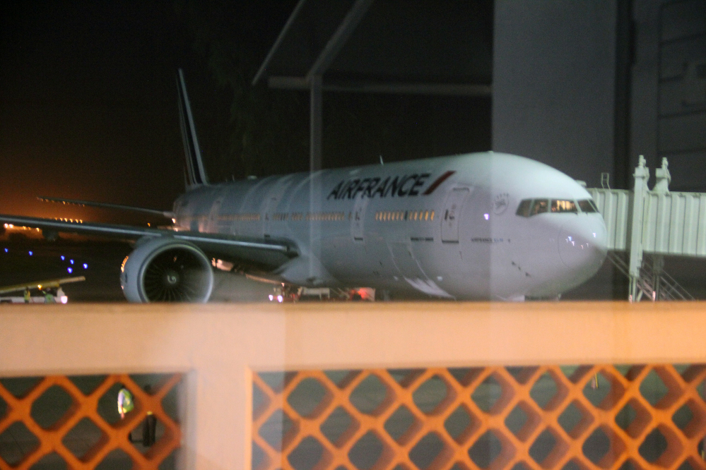 An Air France plane which arrived at Moi International Airport, Mombasa, Kenya, Sunday to pick up passengers after a bomb scare on their earlier flight from Mauritius.