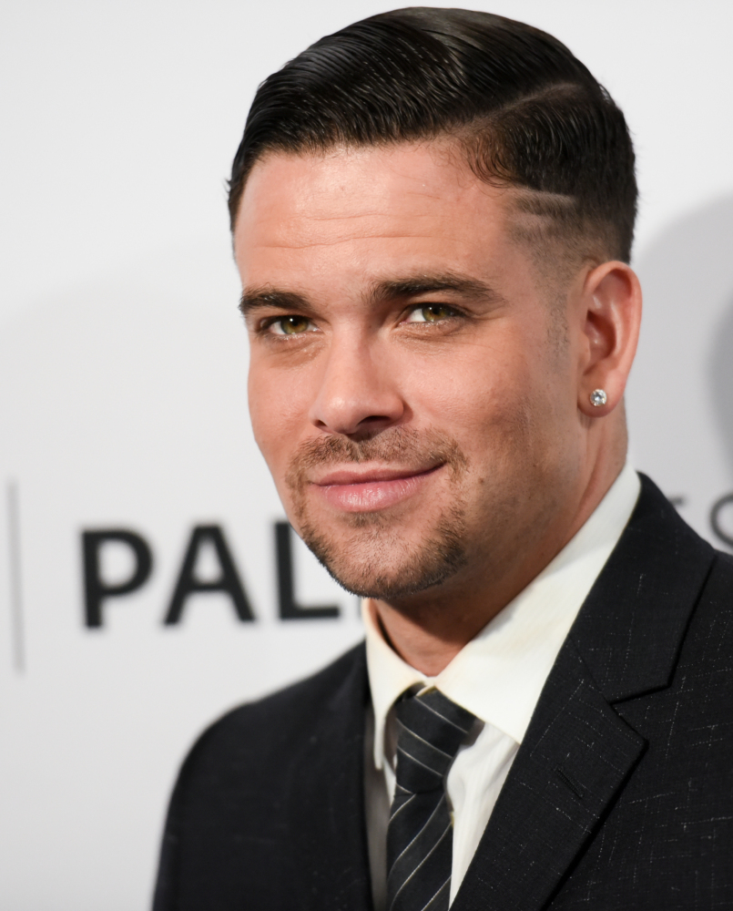 Los Angeles police say they found “hundreds of images” of child porn on Mark Salling’s computer.