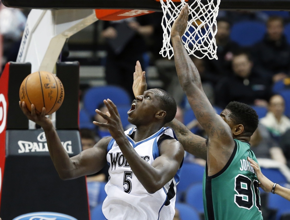 The Timberwolves’ Gorgui Dieng eyes the basket as Boston’s Amir Johnson defends in the first quarter.
