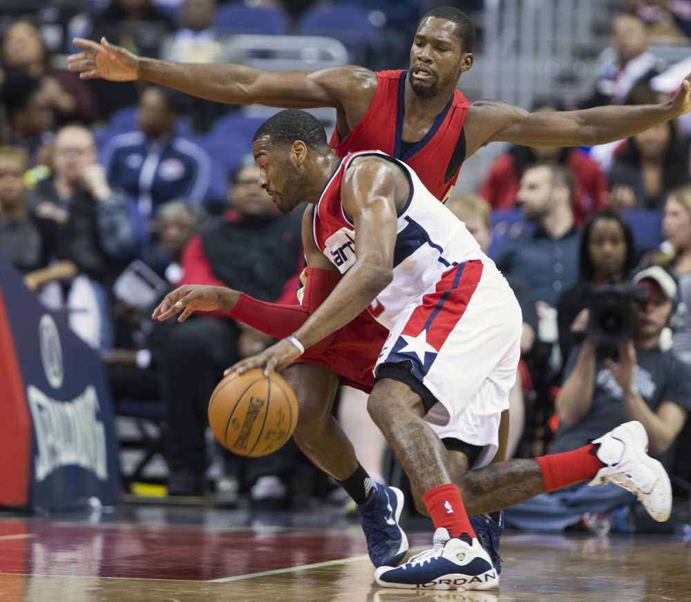 John Wall of the Washington Wizards looks to drive past Toney Douglas of the New Orleans Pelicans on Tuesday.