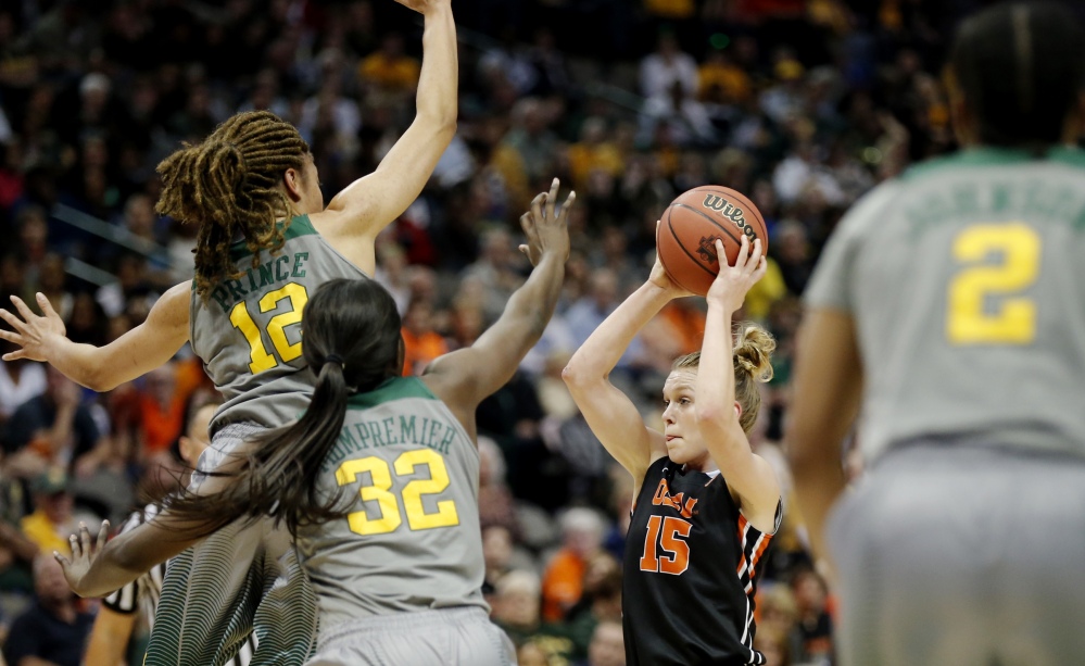 Oregon State guard Jamie Weisner looks for room againt Baylor forward Beatrice Mompremier (32) and guard Alexis Prince in the first half of Monday night’s regional final in Dallas. Weisner had 16 points in Oregon State’s 60-57 win.