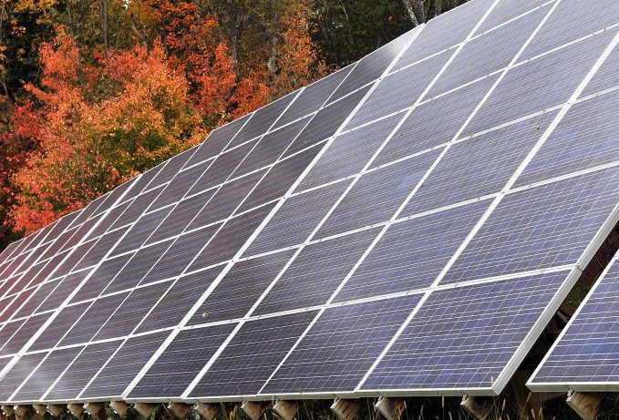 Solar advocates plan to press lawmakers to override Gov. Paul LePage's veto of solar energy legislation when they reconvene on Friday.