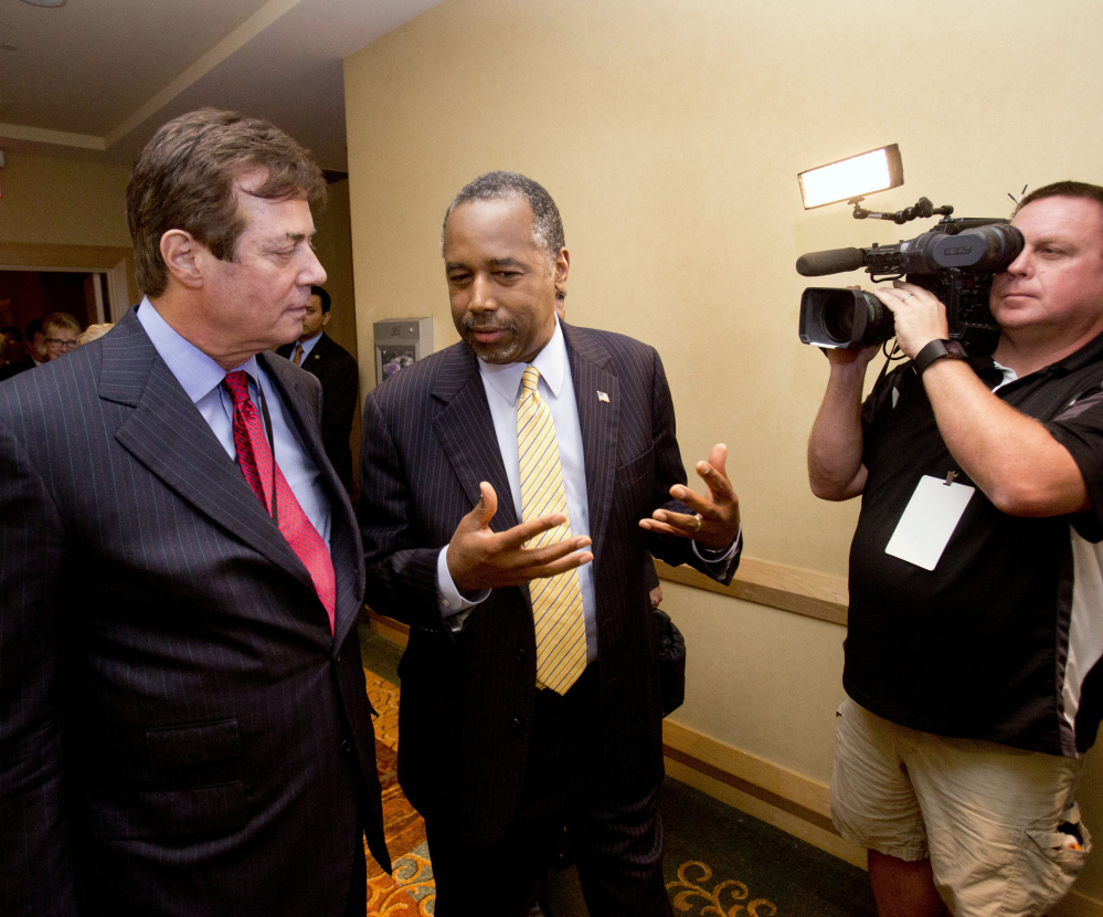 Donald Trump strategist Paul Manafort, left, chats with former presidential candidate Ben Carson in Hollywood, Fla.