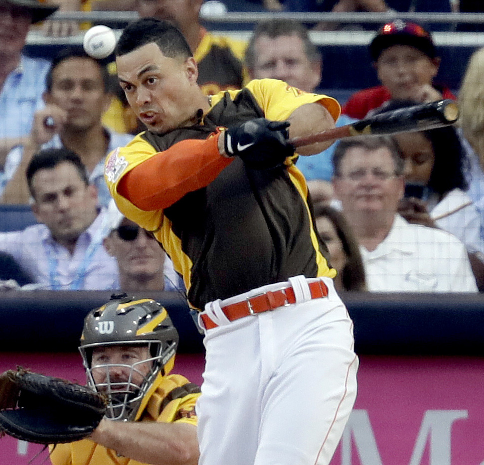 National League's Giancarlo Stanton, of the Miami Marlins, hits during the MLB baseball All-Star Home Run Derby, Monday, July 11, 2016, in San Diego. (AP Photo/Jae Hong)