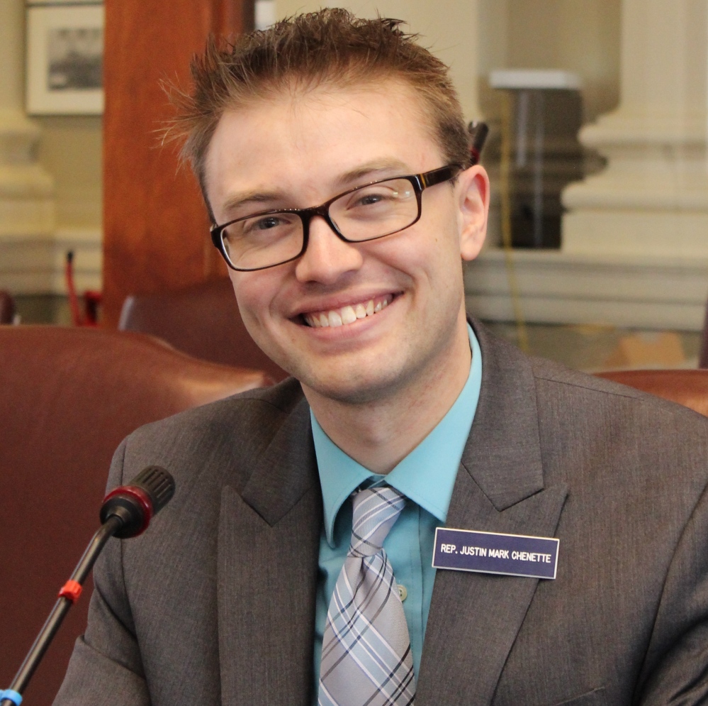 Maine Rep. Justin Chenette, who was denigrated in an email by the York County Republican Party chairman, has gotten an apology. 