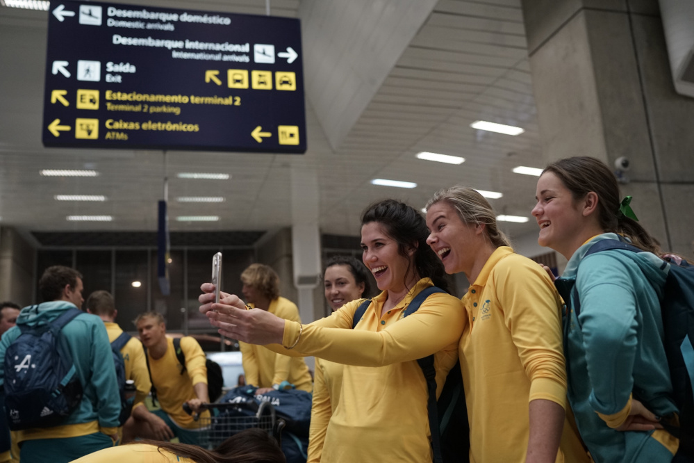 The Australian athletes were happy to take a few selfies after arriving in Rio de Janeiro, but not so happy when they discovered the problems that continue to plague the rooms at the Olympic village.