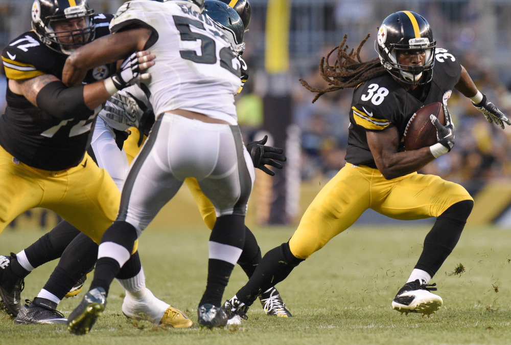 Steelers running back Daryl Richardson carries the ball during a preseason game Thursday – a 17-0 loss to the Eagles at home. Pittsburgh has one offensive touchdown in two games.