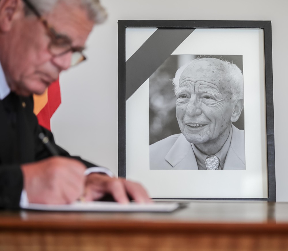 German president Joachim Gauck writes a condolence for former president Walter Scheel Wednesday in Berlin. In the '70s, Scheel battled the Red Army Faction's terrorism.