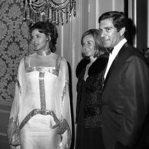 Ingrid Bergman, her daughter Pia, and Hugh O'Brian arrive at the Beverly Hilton in 1969. O'Brian, who played Wyatt Earp on "The Life and Legend of Wyatt Earp," has died at 91.