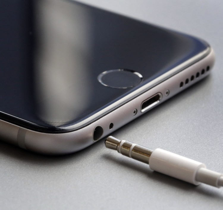 The iPhone 7 may not have an earphone jack and charging port, as experts predict Apple will require users to buy new headsets using a digital connection on its newest model.