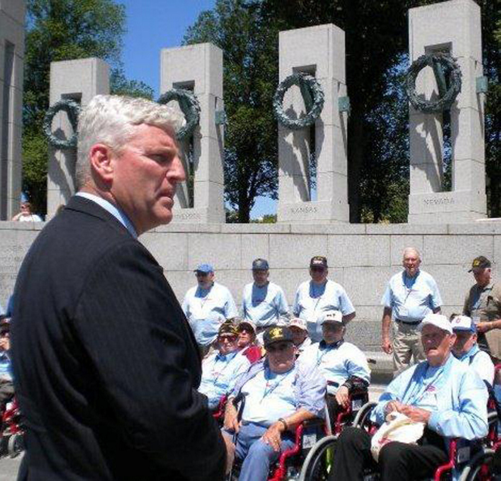 Earl Morse speaks to veterans at the World War II Memorial in Washington, D.C.