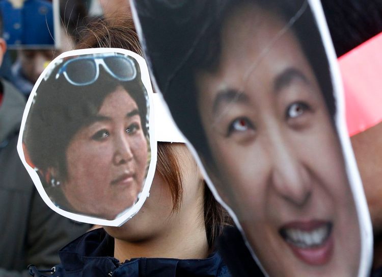 Protesters wear masks of South Korean President Park Geun-hye, right, and Choi Soon-sil, who is at the center of a political scandal, at a Nov. 2, 2016, rally in Seoul calling for Park to step down. <em>Associated Press/Ahn Young-joon, </em>