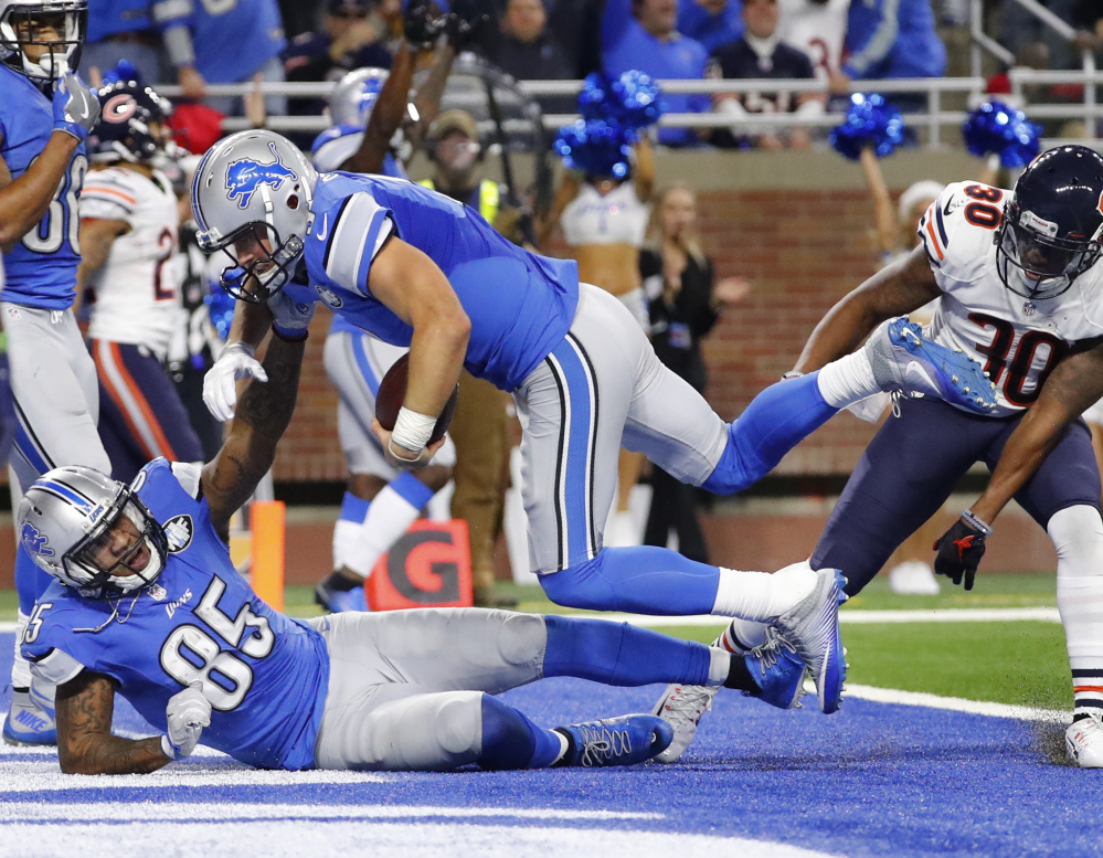 Lions quarterback Matthew Stafford plunges into the end zone for the winning touchdown Sunday, lifting Detroit to a 20-17 victory over the Bears.