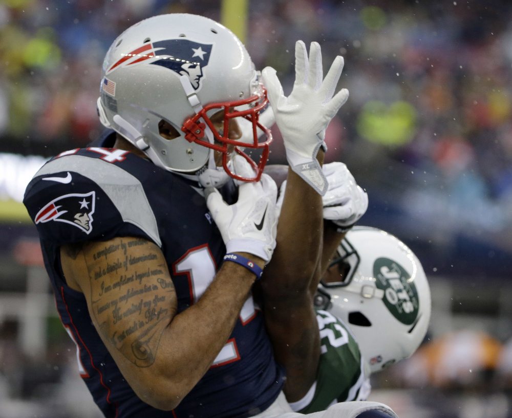 Michael Floyd, left, made his first reception with the Patriots in their 41-3 win over the Jets last week. Floyd could play a bigger role in the regular-season finale at Miami.