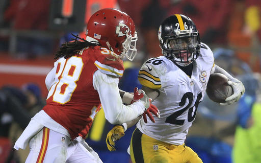 Pittsburgh Steelers running back Le'Veon Bell runs from Kansas City free safety Ron Parker on Sunday.    Orlin Wagner/Associated Press