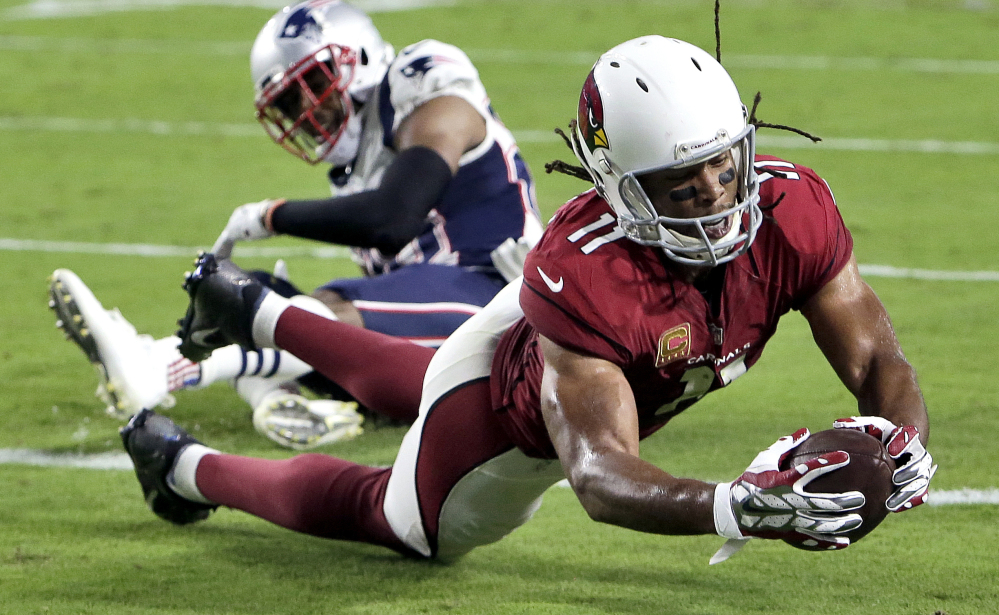 Arizona wide receiver Larry Fitzgerald, who at age 33 led the NFL last season with 107 receptions, announced Thursday he will return to the Cardinals next season, even with Carson Palmer's status still unknown.