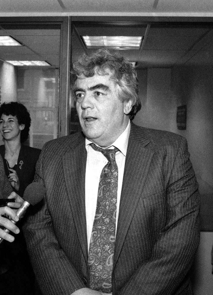 Jimmy Breslin, seen in 1986 after winning the Pulitzer Prize, was one of America's most recognized columnists for decades.